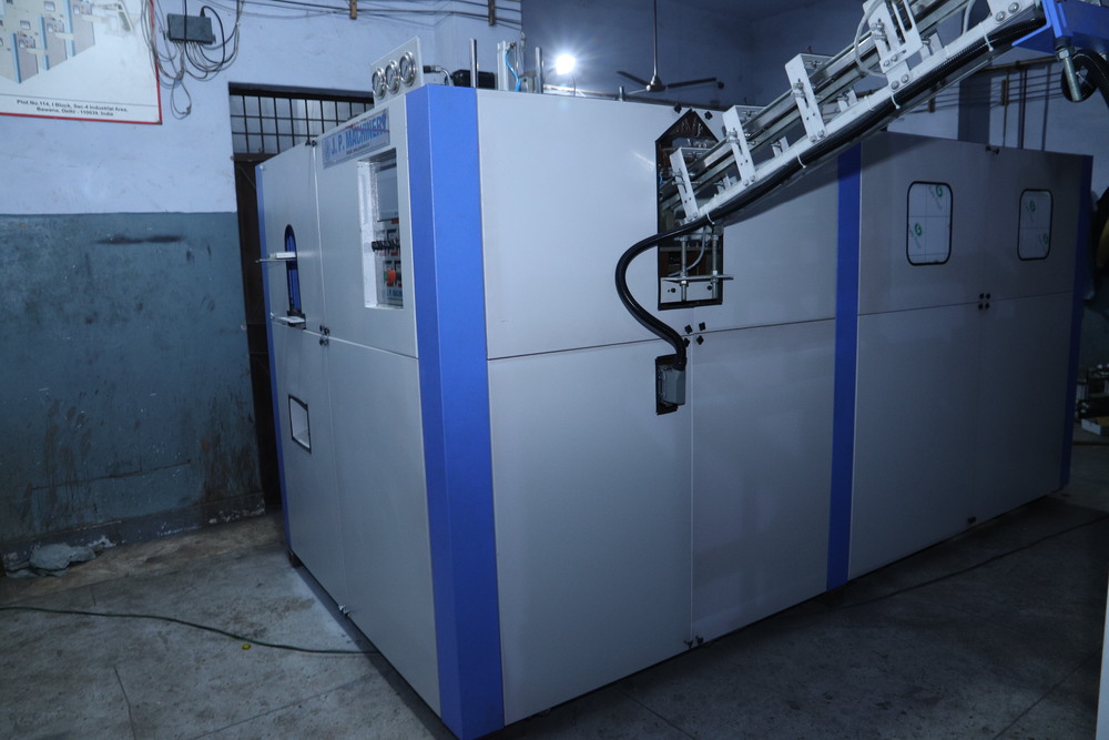 Automatic Blow Boulding Machine - Color: White/blue