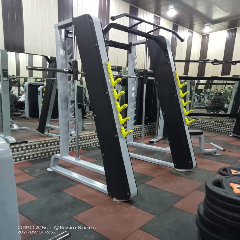 Smith Machine - Resistance Type: Free Weight