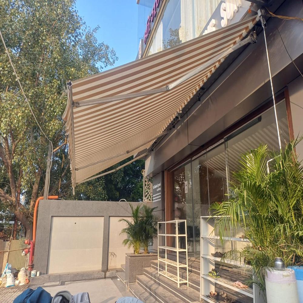 Retractable Window Awning