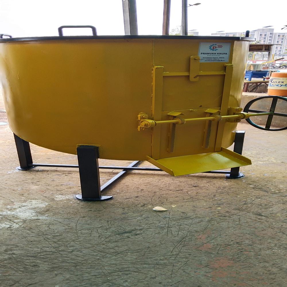 Bottom discharge concrete bucket