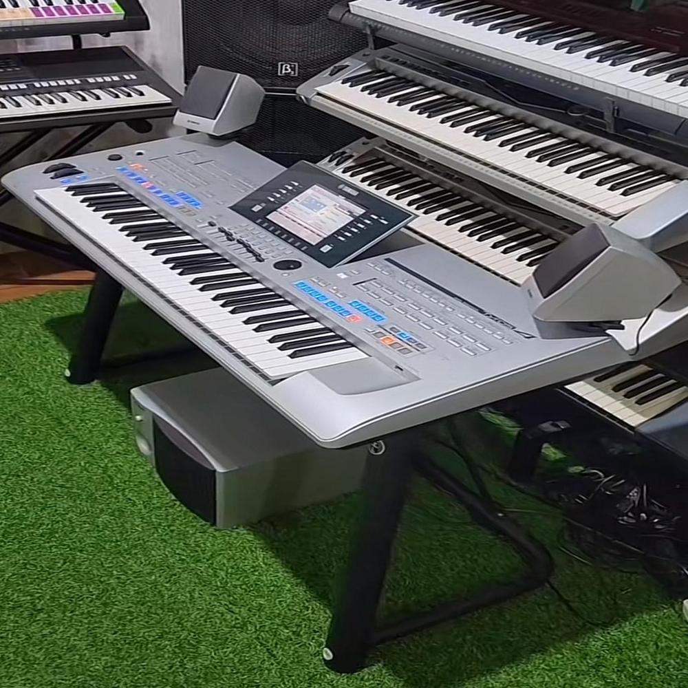 Yamaha Tyros 4 Digital Workstation with Yamaha TRS-MS04 Speakers - Secondhand