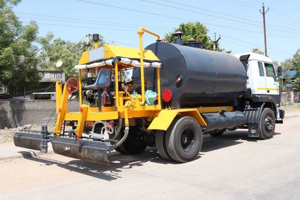 Bitumen Sprayer - Air Pressure: 5-7 Kg/cm2
