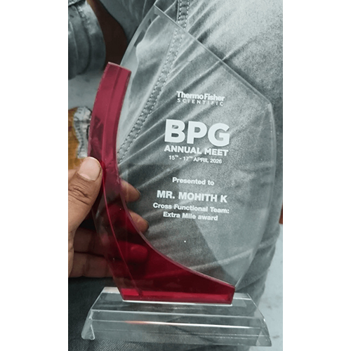 02_Stylish Red Acrylic Trophy