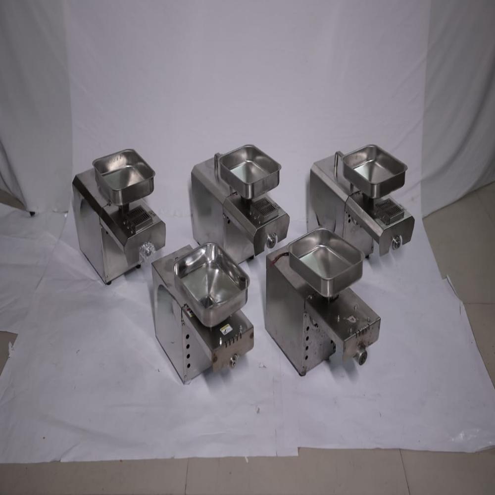 Domestics Oil Expellar Machine