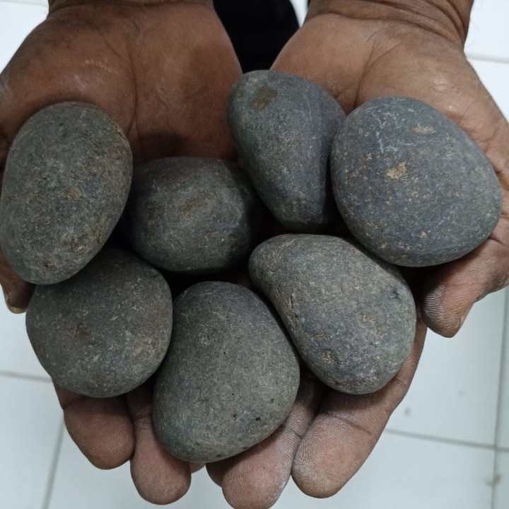 Natural Black Round River Pebbles for Outdoor Garden Landscaping and Fish Pond in Bulk