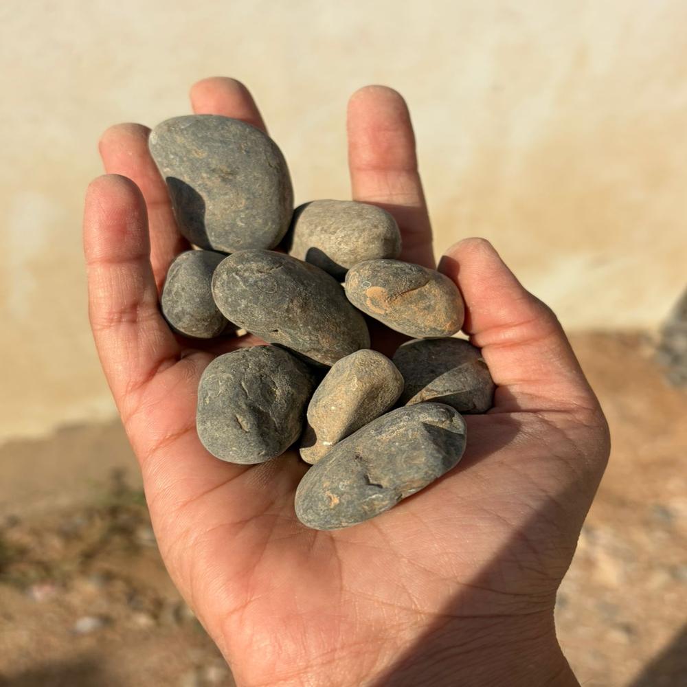 Natural Black Round River Pebbles for Outdoor Garden Landscaping and Fish Pond in Bulk