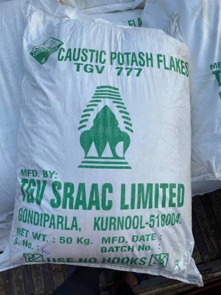 Caustic potash flakes