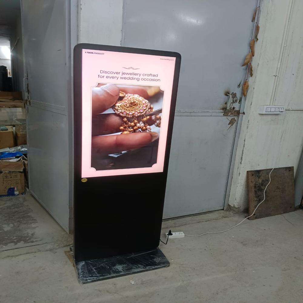 43 Inch Digital Standee - 600 Cd/mâ² Brightness, 220-240v Input, Full Color Display , Ip65 Protection Level, 120-160â° View Angle