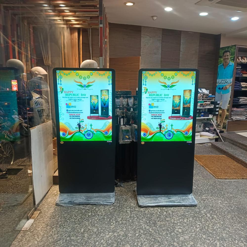43 Inch Digital Standee - 600 Cd/mâ² Brightness, 220-240v Input, Full Color Display , Ip65 Protection Level, 120-160â° View Angle