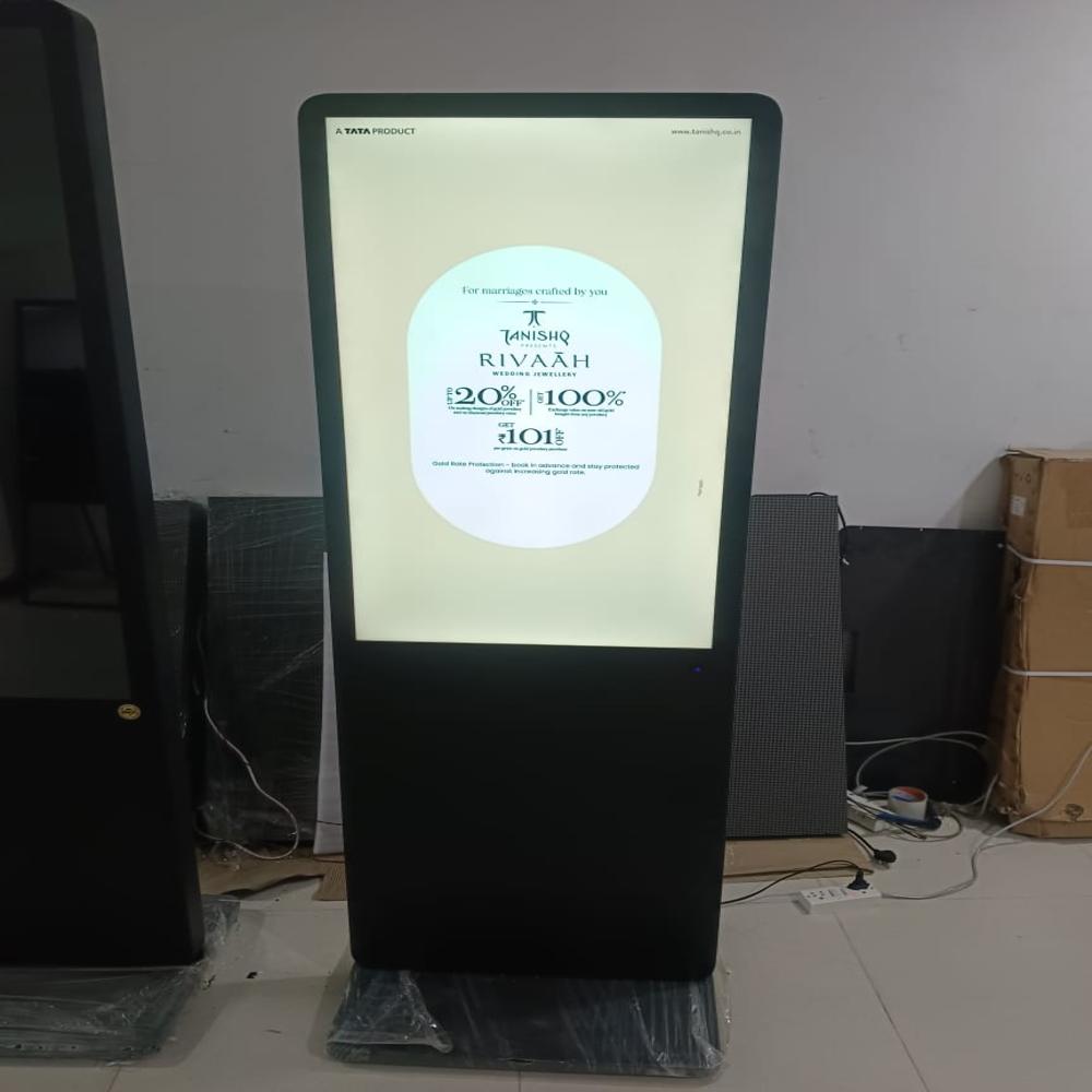 43 Inch Digital Standee - 600 Cd/mâ² Brightness, 220-240v Input, Full Color Display , Ip65 Protection Level, 120-160â° View Angle