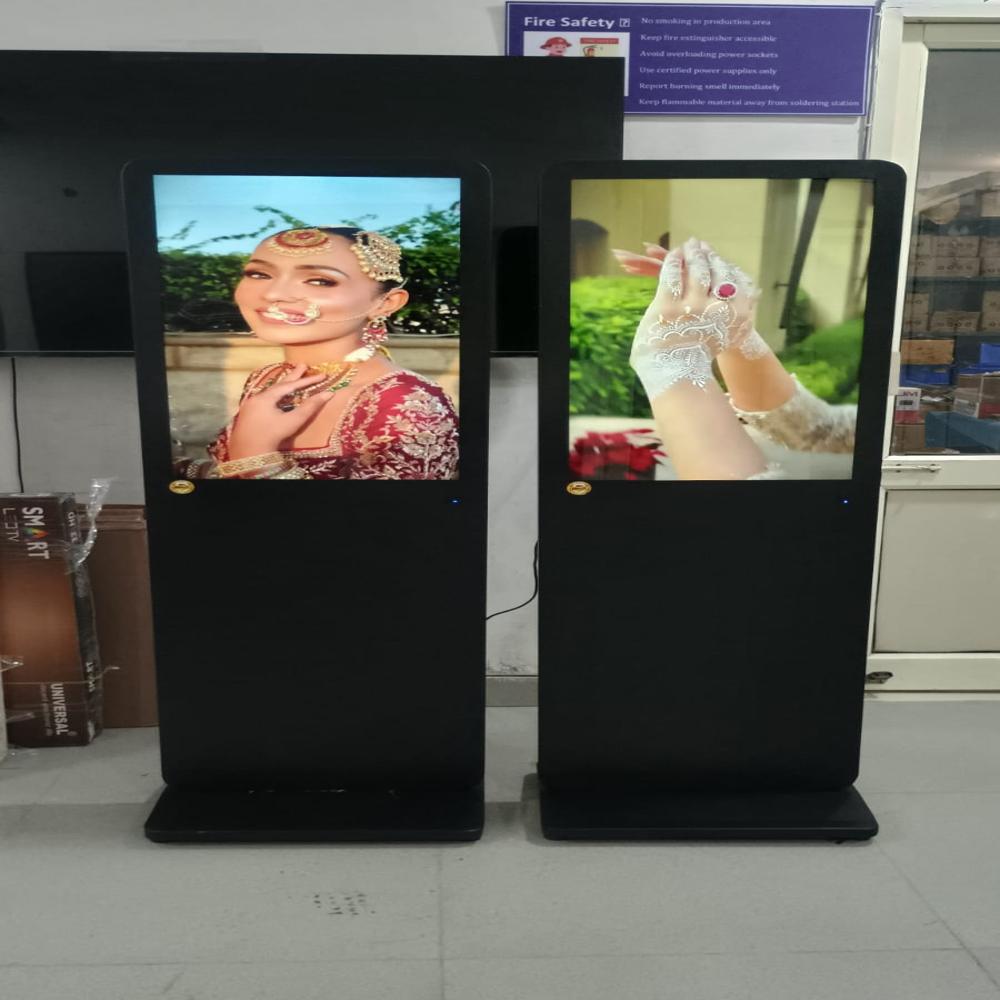 32 Inch Standee Brightness: 600 Cd/m Sq