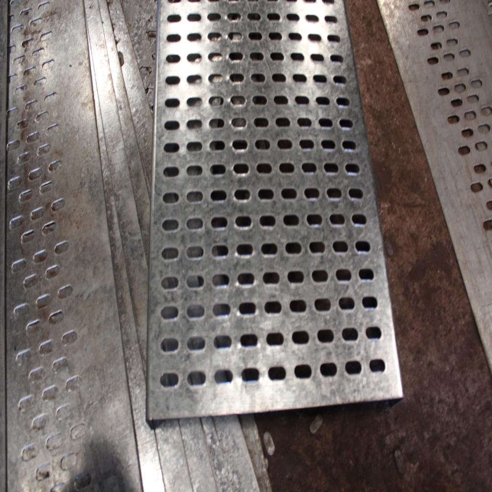 Gi Perforated Tray - Length: 2500/3000 Millimeter (Mm)