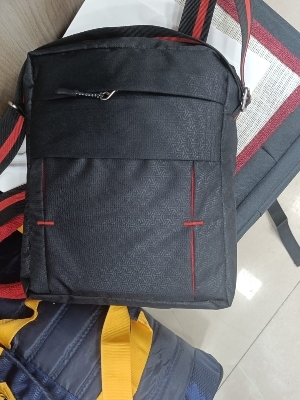Sling bag with zip
