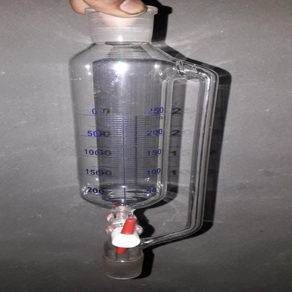 Glass dropping funnel