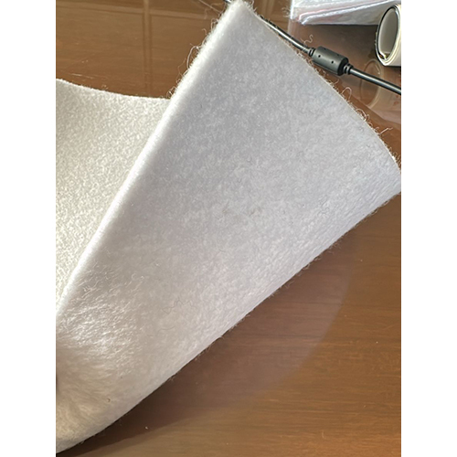 550 GSM White Non-Woven Needle Punch Fabric