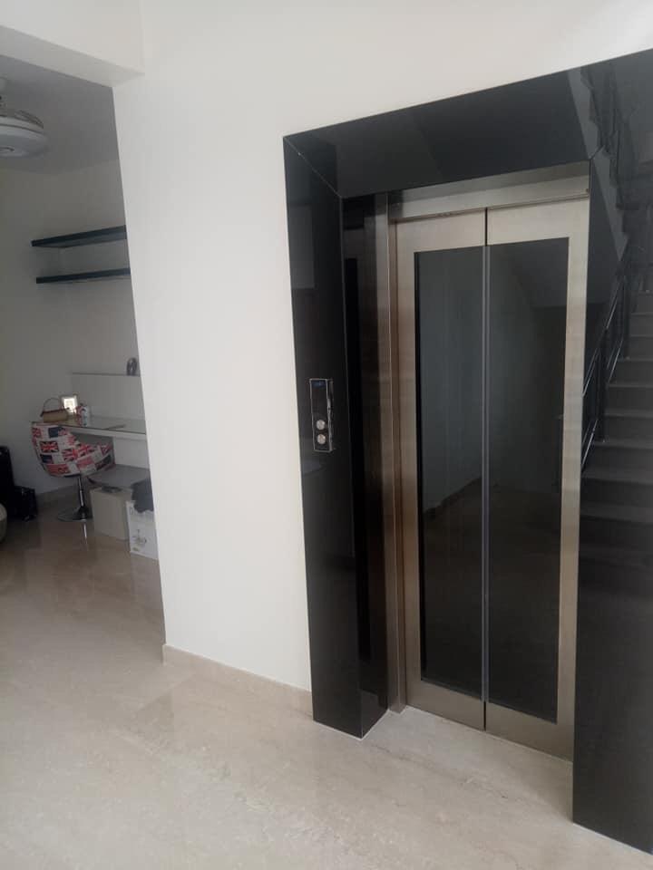 Automatic Glass Door Elevator