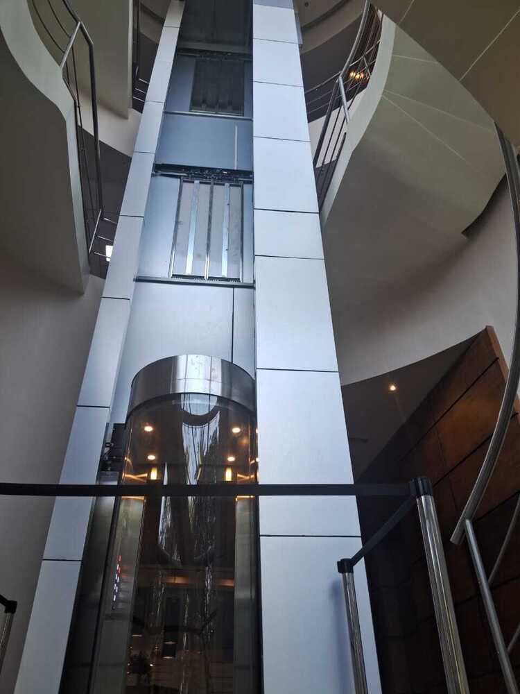 Modern Mall Elevator