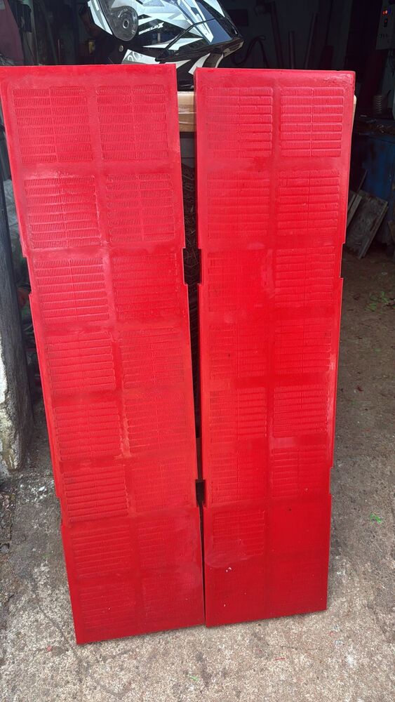Red Modular Polyurethane Screen Panels