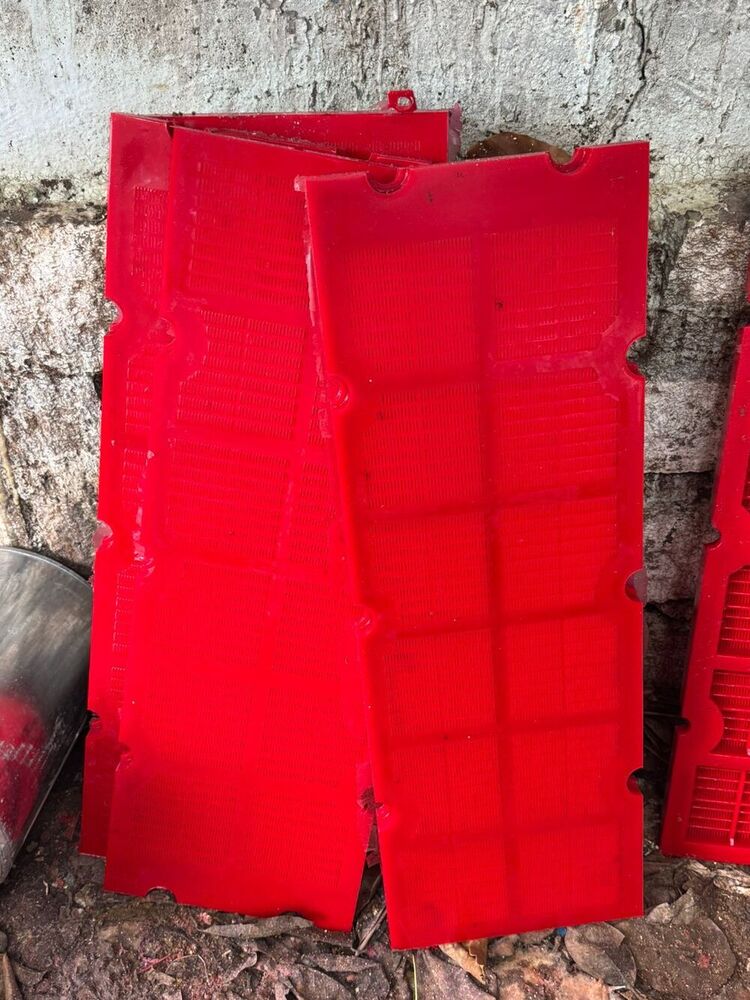 Red Modular Polyurethane Screen Panels