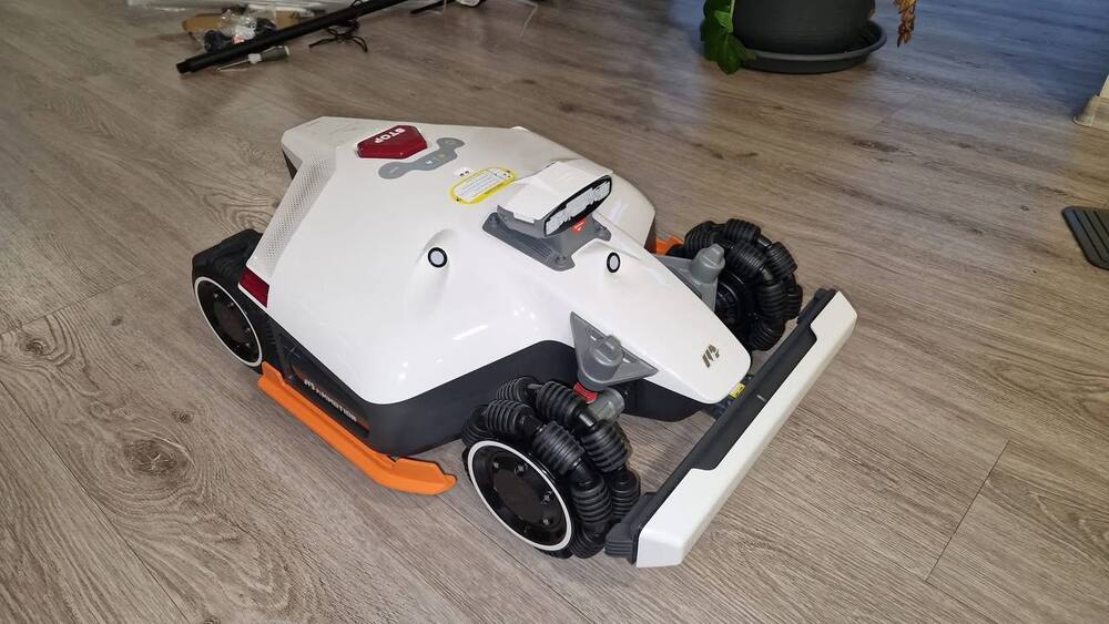 AMMOTION LUBA 2 AWD 5000HX Perimeter Wire Free Robot Lawn Mower