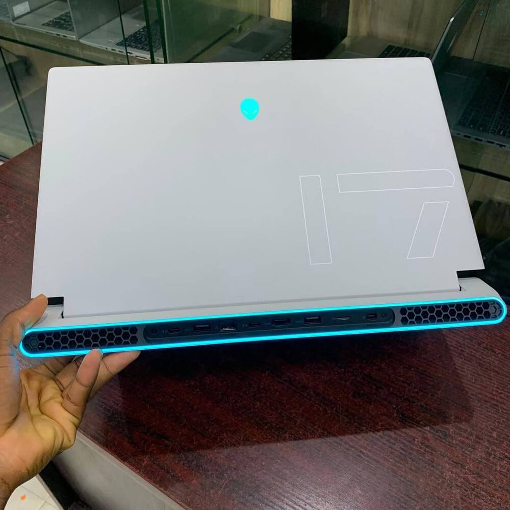 Alienware AREA-51 16-inch Intel Laptop Ultra 9-275HX 32GB/64GB RAM 1TB