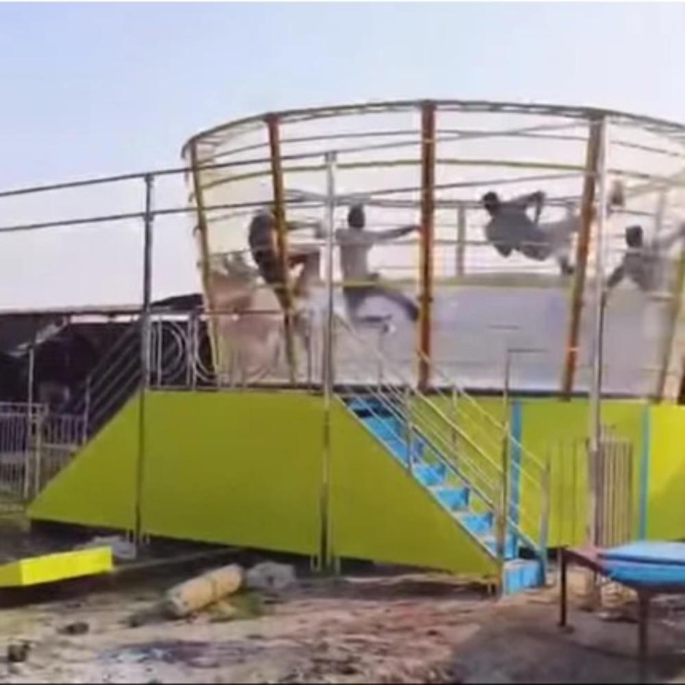 Zero Gravity Amusement Ride