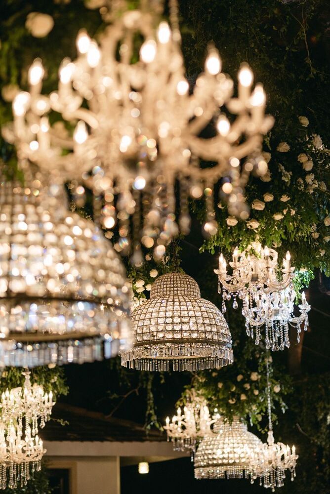 Crystal Tokri - Features: Elegant Design