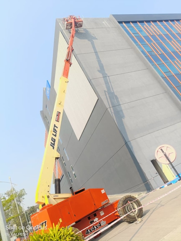 120 Feet Boom Lift