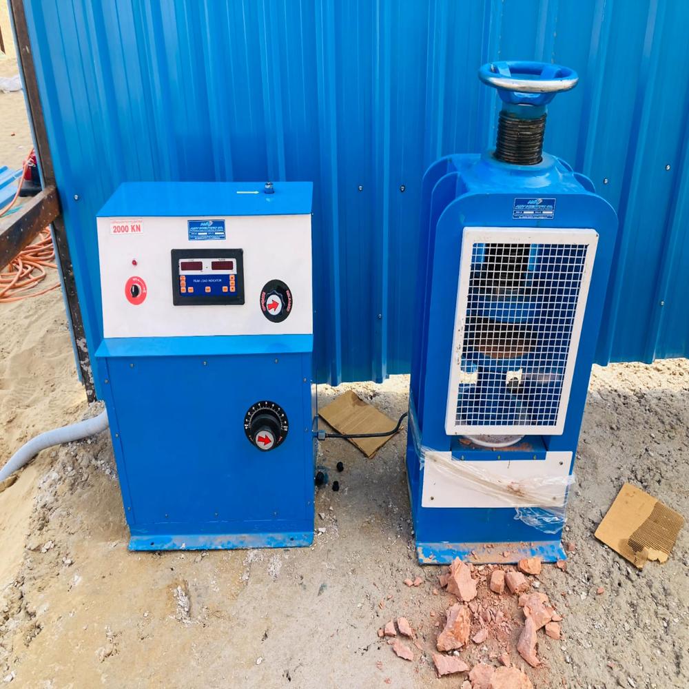 Compression Testing Machine - Machine Weight: 550 Kilograms (Kg)