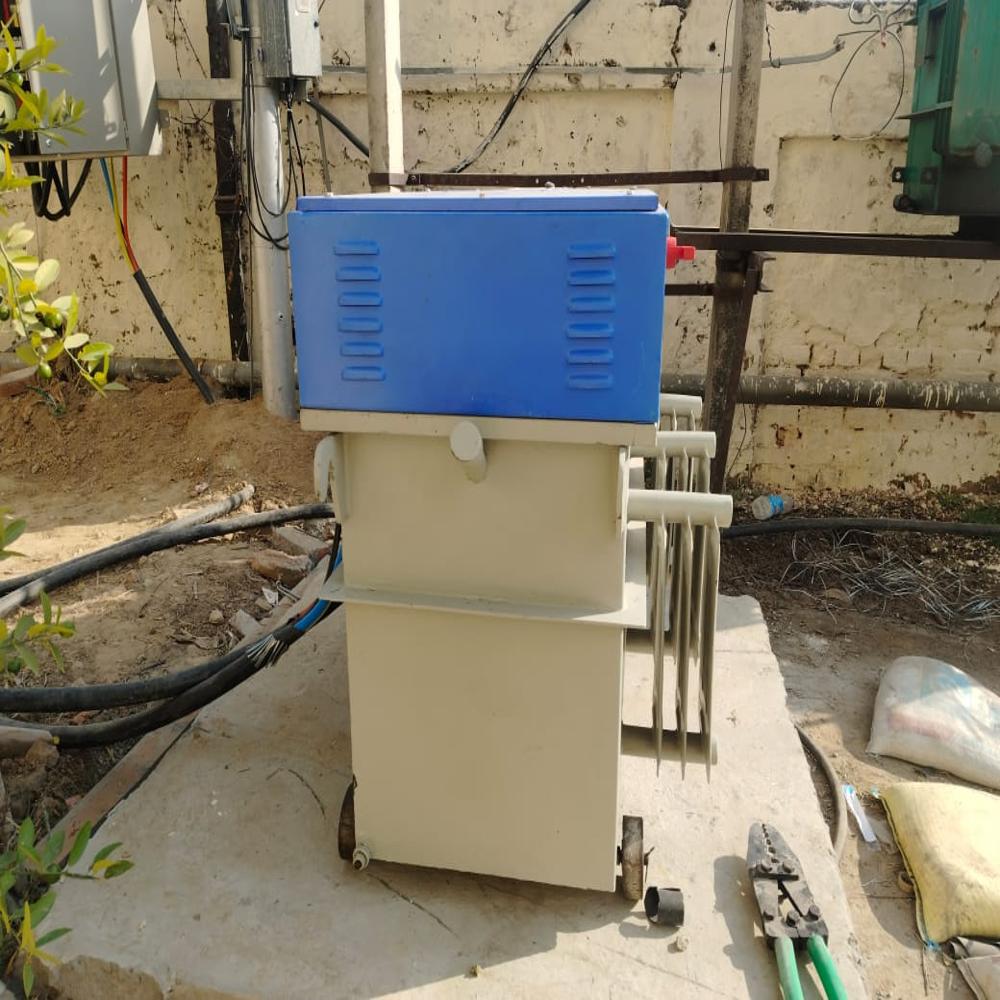 Servo Voltage Stabilizer - Iron Material | 50kva, Three Phase Ac To Dc Converter, 220-240v Input Range, Air Cooled, 1 Year Warranty