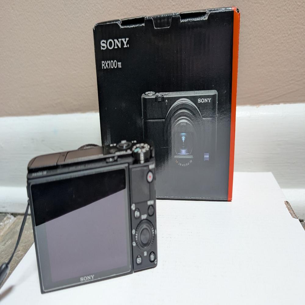 Sony RX100 VII Compact Camera