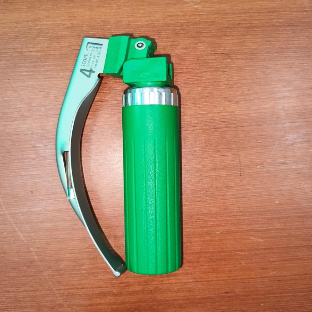 SINGLE USE LARYNGOSCOPE WITH HANDEL AND BLADE