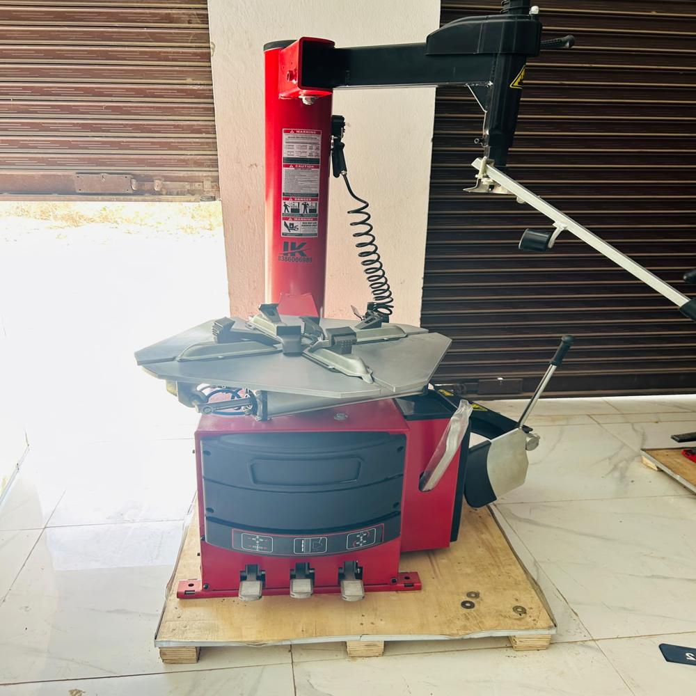 Semi Automatic Tyre Changer Machine - Color: Red And Blue