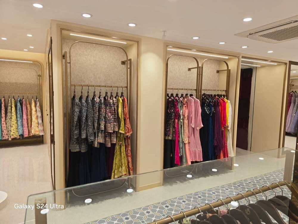 Ethnic Wear Metal Frame Display Unit