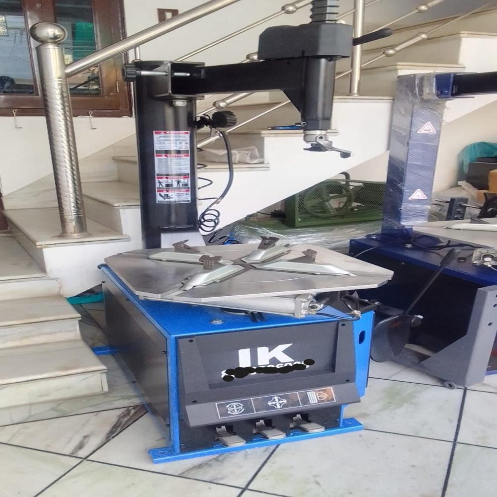 Car Tyre Changer - Color: Red & Blue
