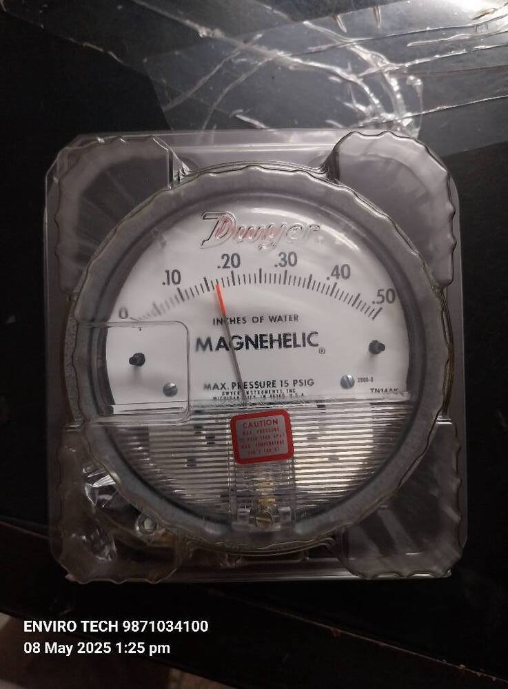 Dwyer Magnehelic Differential Pressure Gauge Range 0.05-0.20 Inch Of Water - Color: White / Black