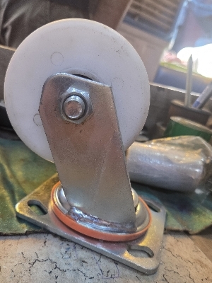 Heavy duty castor wheel