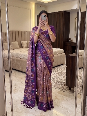 Vibrant Geometric Patola Print Soft Silk Saree With Rich Zari Pallu & Tassels | Designer Contrast Blouse | Premium Patola Saree Wholesale