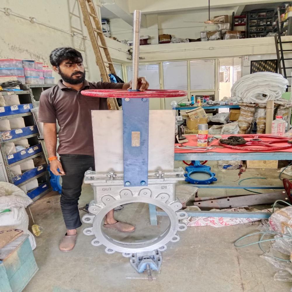 Manual knife gate valves