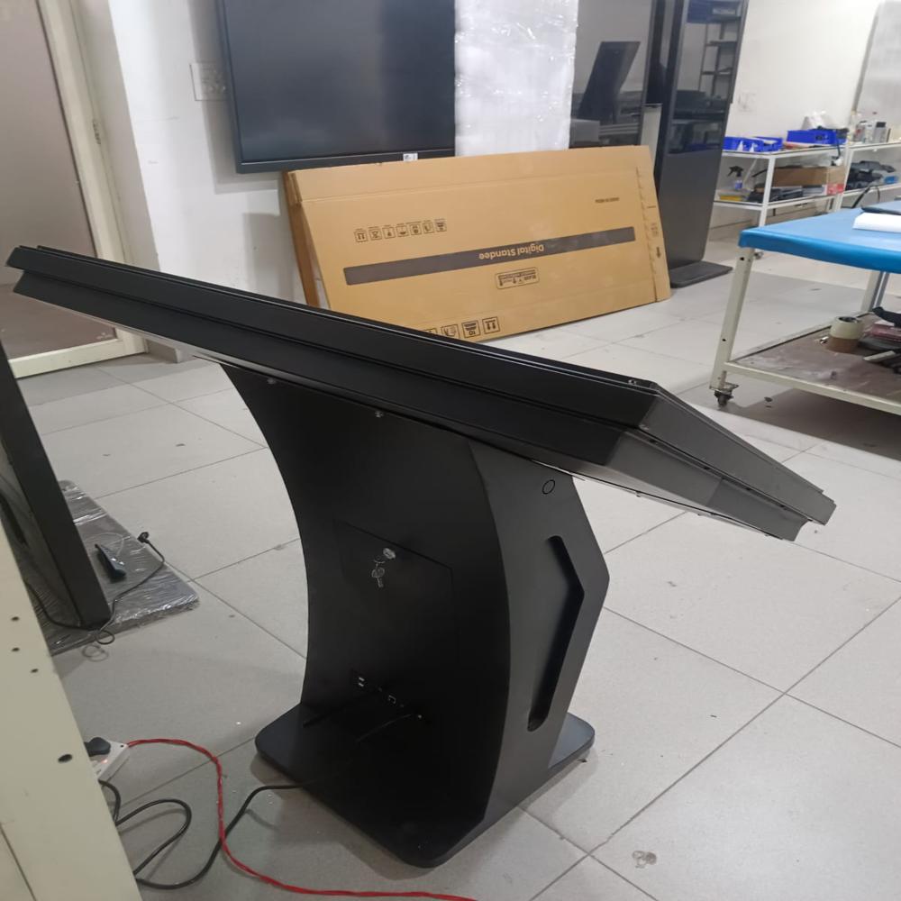 Wayfinding kiosk 43 inch