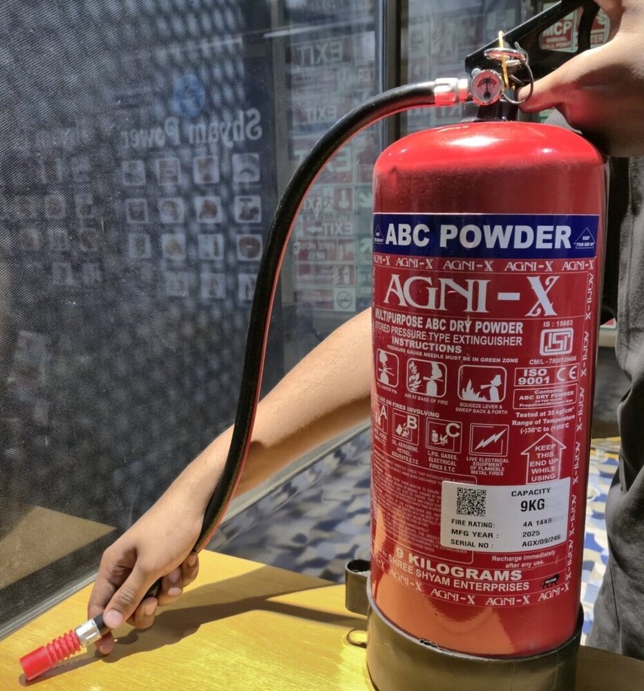 Abc Type Fire Extinguisher - Capacity: 4 Kg
