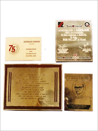 पीतल की खुदाई की हुई लेबल