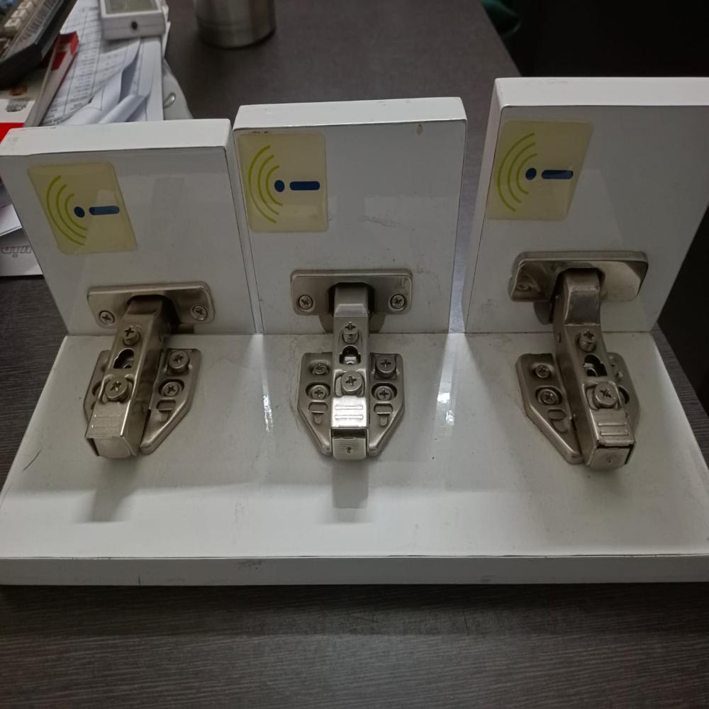 soft close auto hinges