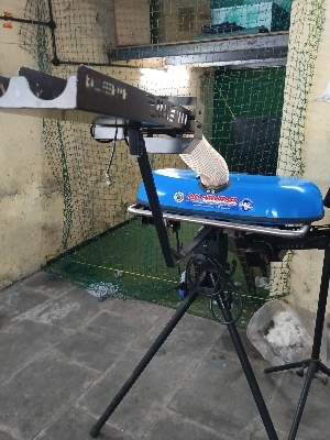 Ball Throwing Machine