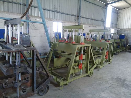 Hydraulic Hollow Block Making Machine - Steel Construction, Green Finish | Automatic Operation, Low Power Consumption, Robust Design
