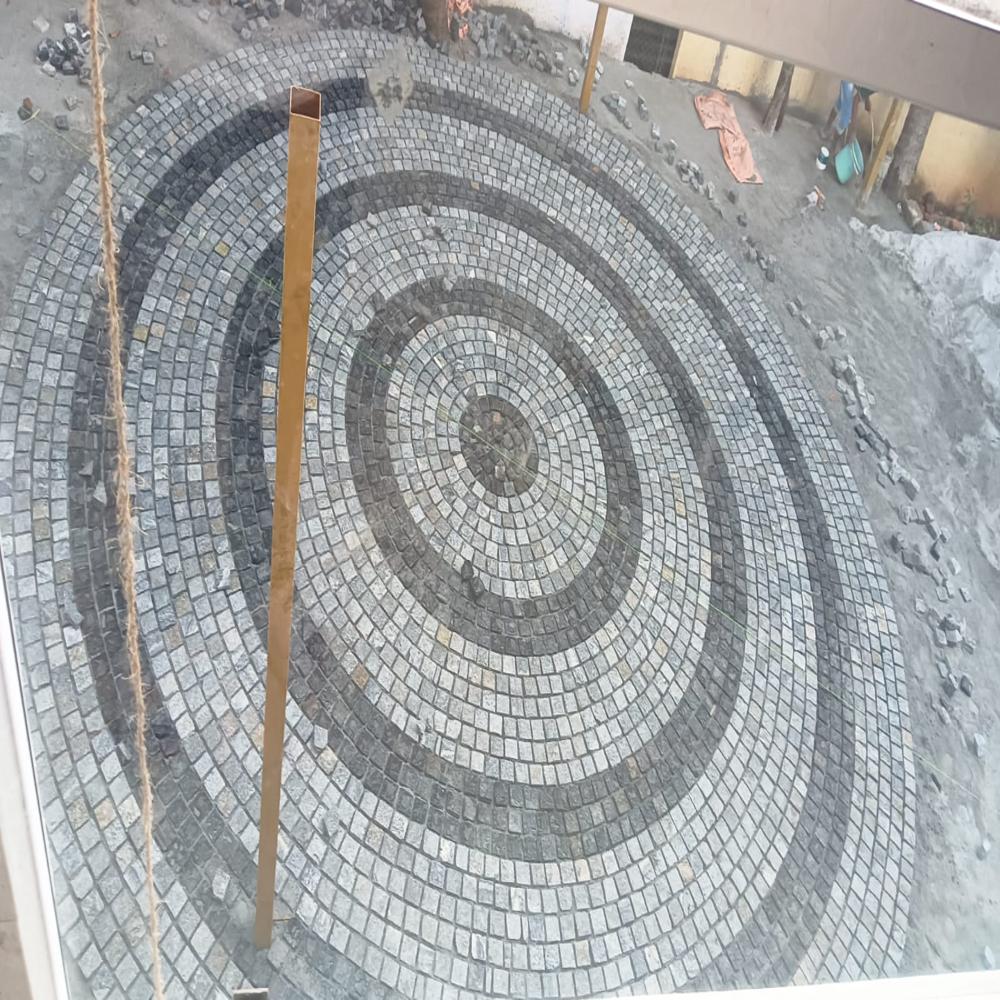 Natural Granite Machinecut Cobblestone - Color: Grey