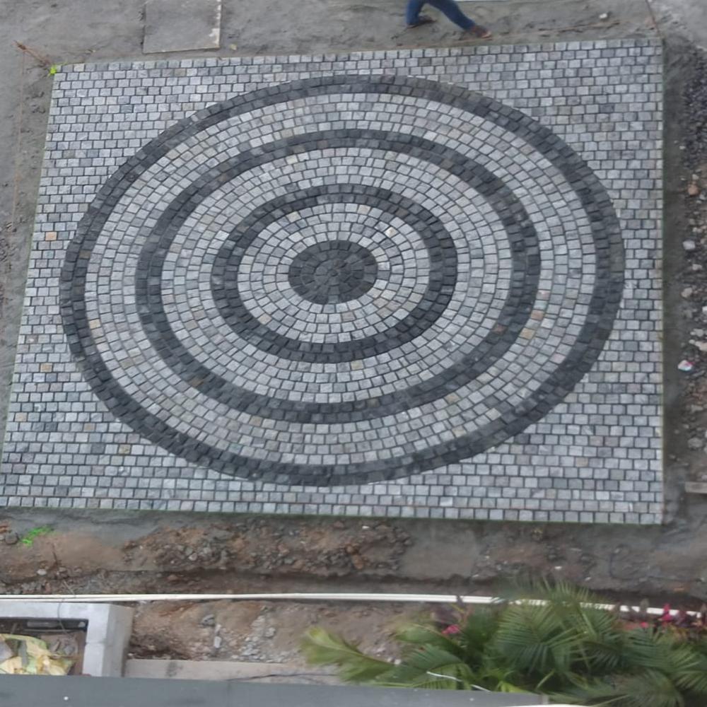Natural Granite Machinecut Cobblestone - Color: Grey