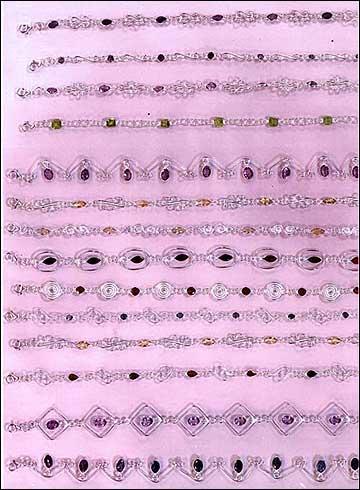 रेड एंड सिल्वर क्लच हब एमएफ 245