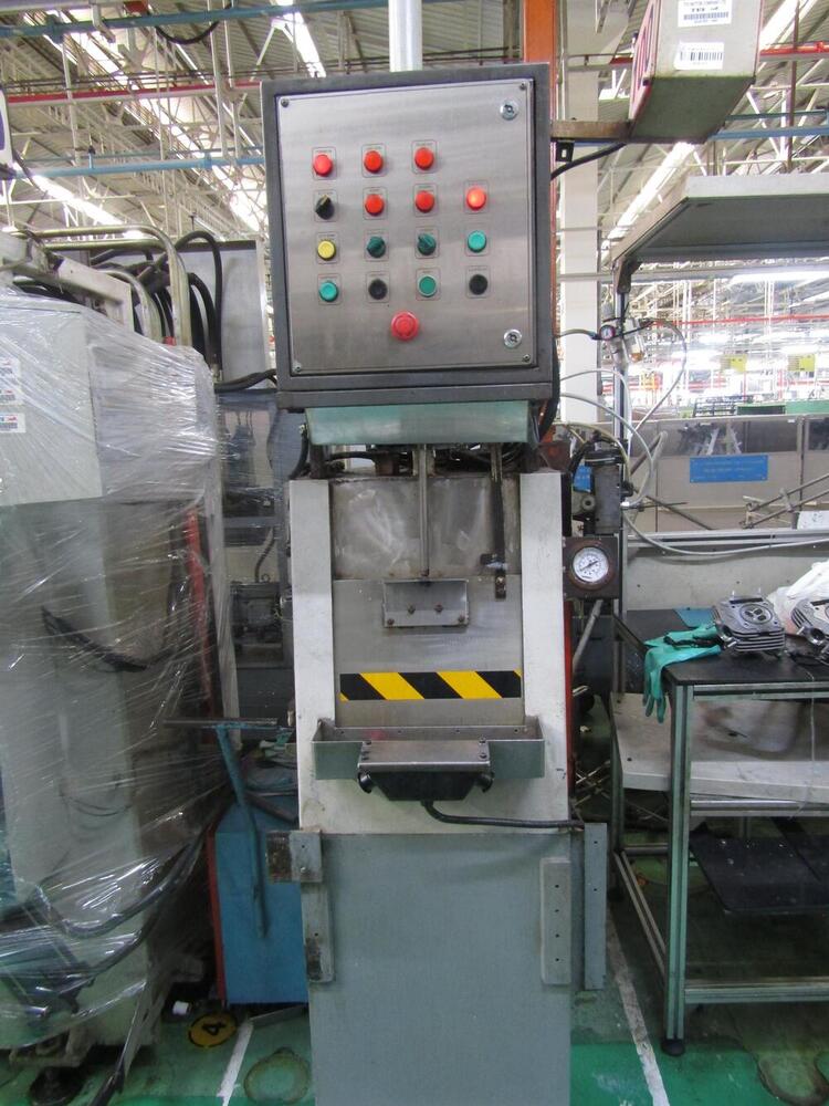 Used Intermediate Washing Machine - Capacity: Varies