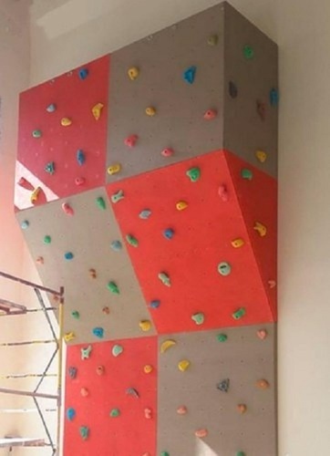 Pink And Grey Color Fiber Panel Indoor Rock Climbing Wall